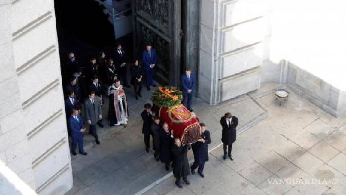 Exhuman restos del dictador Francisco Franco en España
