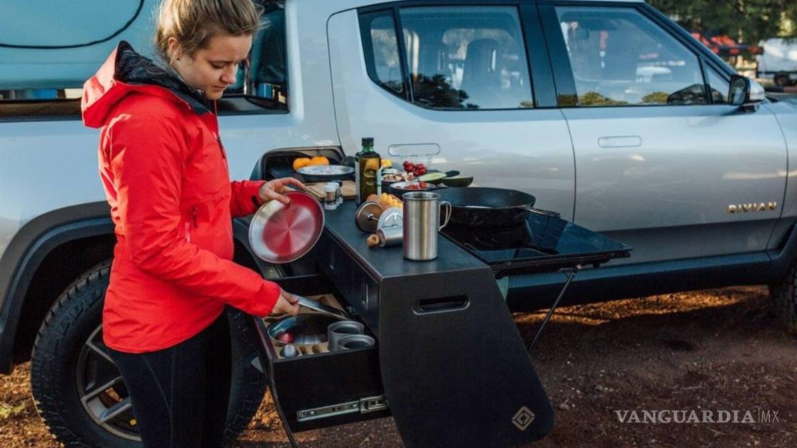 $!Rivian sigue aumentando su catálogo, lanza versión camper de su pick up