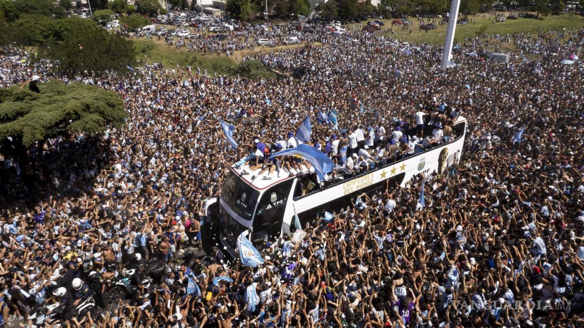 Fanáticos agolpados en las calles Argentina, así recibieron a los jugadores de la albiceleste (fotos)
