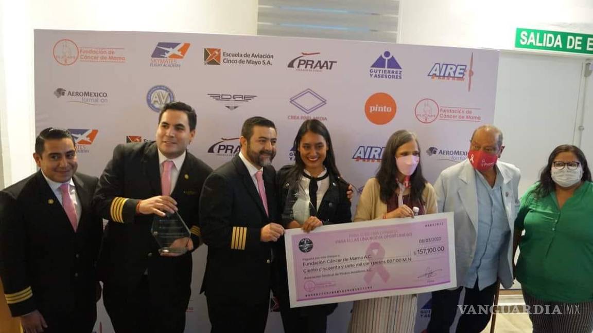 $!Entrega de la beca a Okiwa López en el marco del Día Internacional de la Mujer.