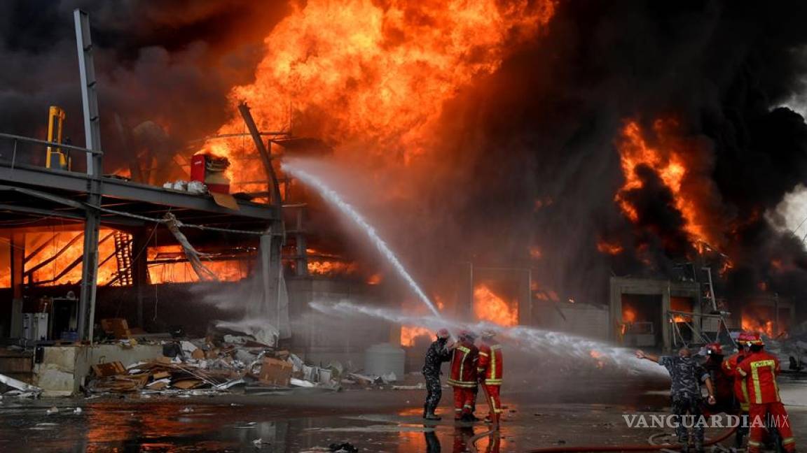 Arde almacén en puerto de Beirut; recuerdan tragedia