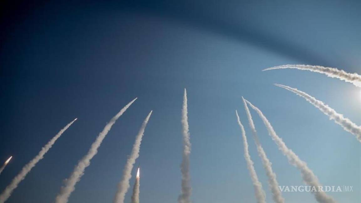 Irán realiza prueba misiles balísticos y drones en amplias maniobras militares