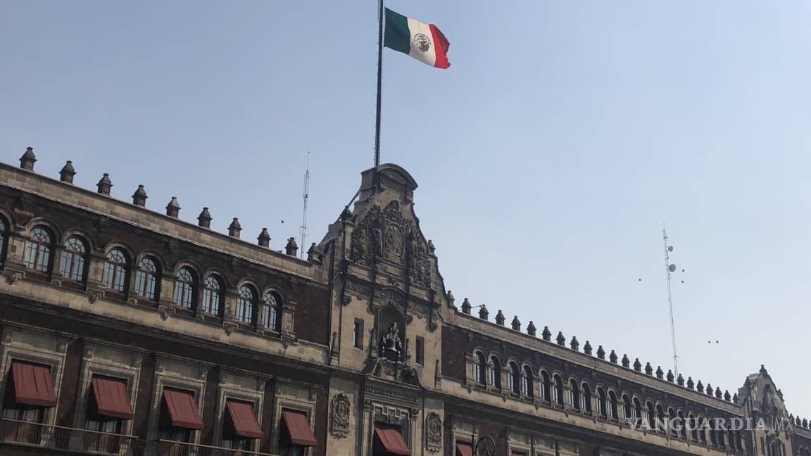 Causa revuelo en redes sociales imagen de bandera de México con escudo al revés