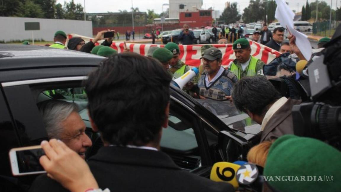 Intentaron bloquear paso a AMLO en Santa Lucía, “cuánta prensa, hay más prensa que protesta”: Obrador