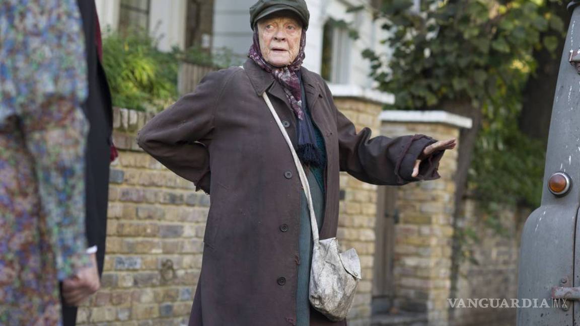 $!Maggie Smith deja atrás “Downton Abbey" con "Lady in the Van"