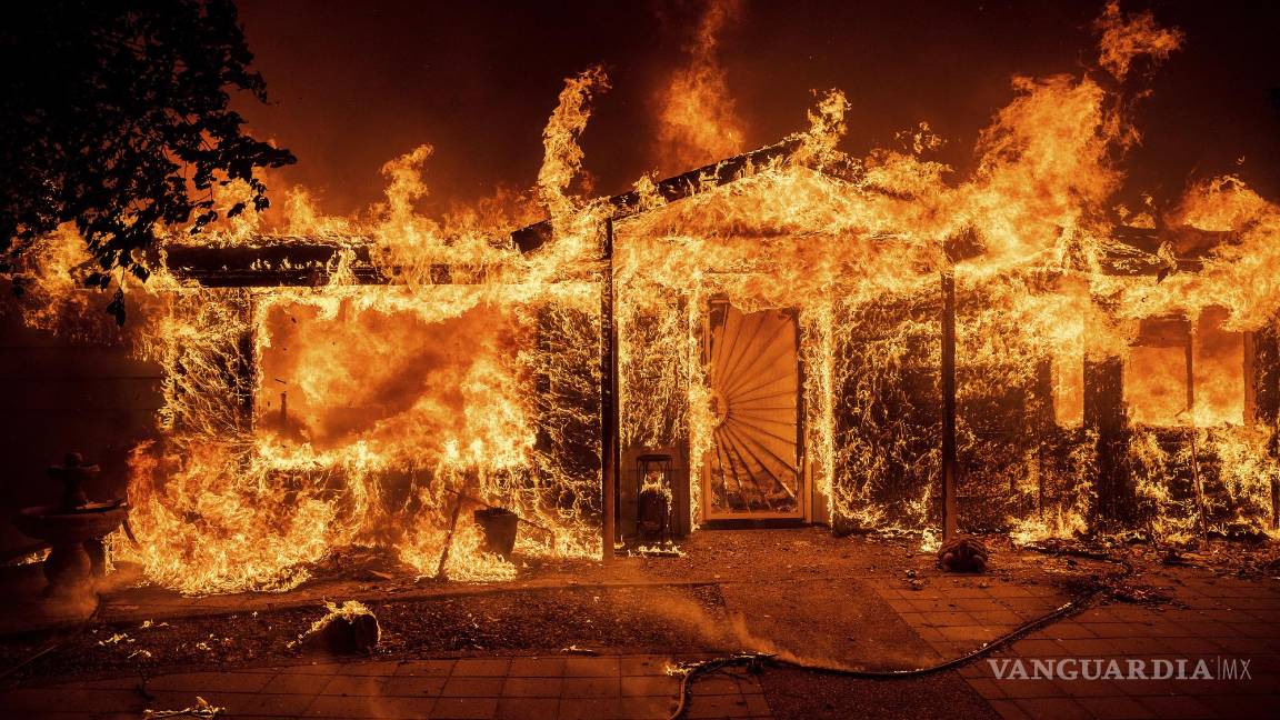 $!El gobernador Gavin Newsom declaró el sábado el estado de emergencia para el condado Mariposa debido a las secuelas del incendio Oak.