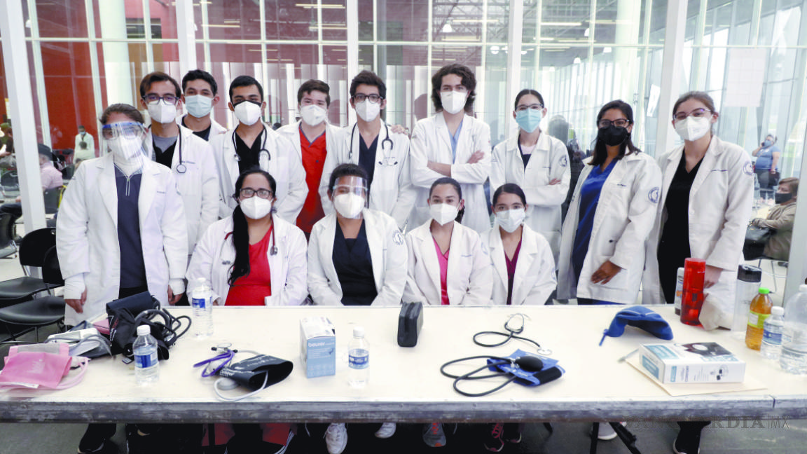 Orgullosos alumnos de Medicina de Saltillo por participar en histórica campaña de vacunación antiCOVID