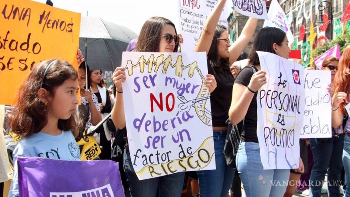 $!'Dejen de matarnos', mujeres marchan y exigen justicia por el asesinato de Mara