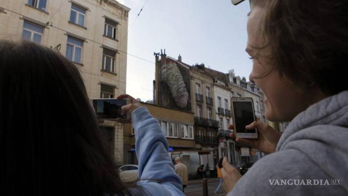 $!¿Quién dibuja penes y vaginas gigantes en las paredes de Bruselas?