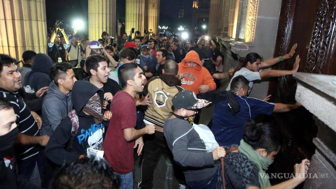 $!32 detenidos y 6 lesionados es el saldo final por protestas en Nuevo León