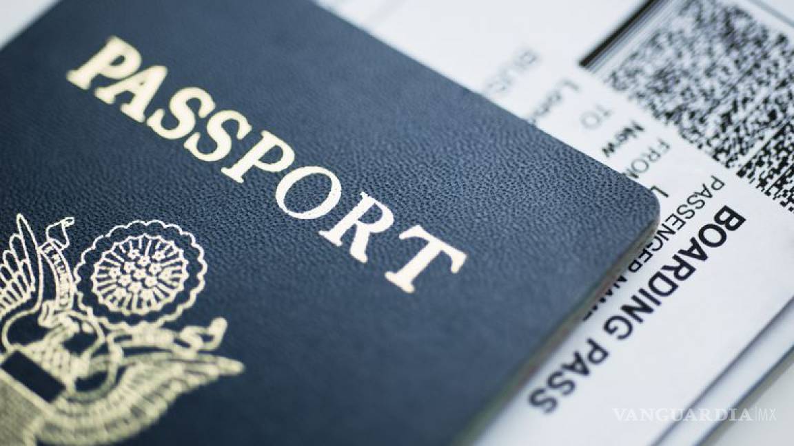 EU niega pasaportes a hispanos en la frontera con México, según The Post