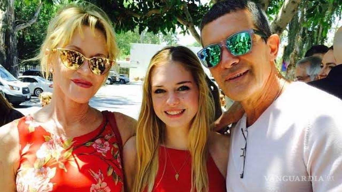 $!¿Qué le pasa en la nariz a Melanie Griffith?