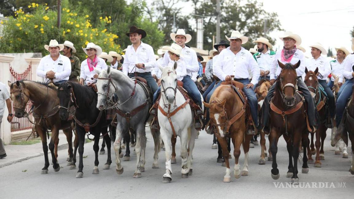 Participan cientos de jinetes en la cabalgata de Allende