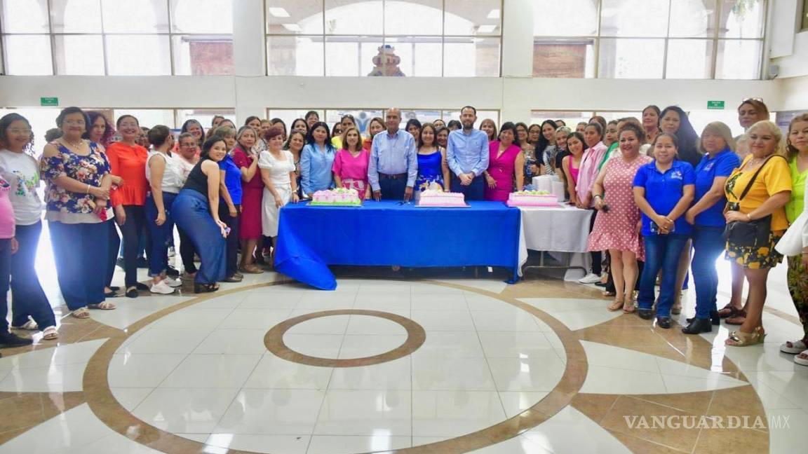 Ayuntamiento de Monclova celebra a madres trabajadoras de Presidencia Municipal