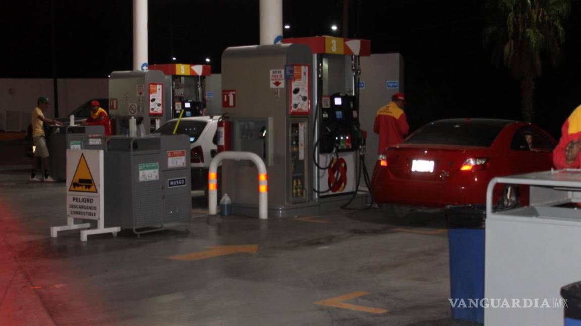 Falta de gasolina en Parras, Coahuila, deja varados hasta a turistas