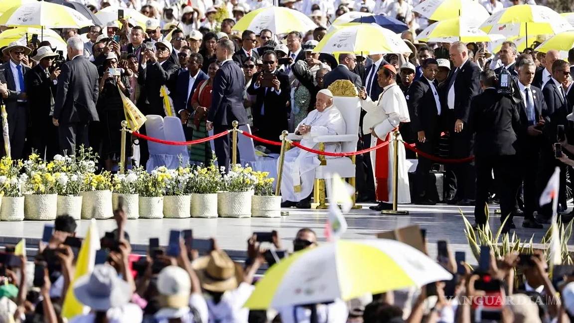 $!El papa Francisco a su llegada a la explanada de Taci Tolu en Dili, Timor Oriental para oficiar una misa a la que han asistido 60 mil.personas, 10 septiembre 2024.