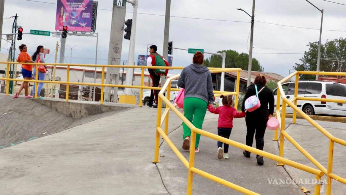 $!La eliminación del vado en Otilio González, que antes se inundaba cada temporada de lluvias, reduce el riesgo para conductores y peatones.
