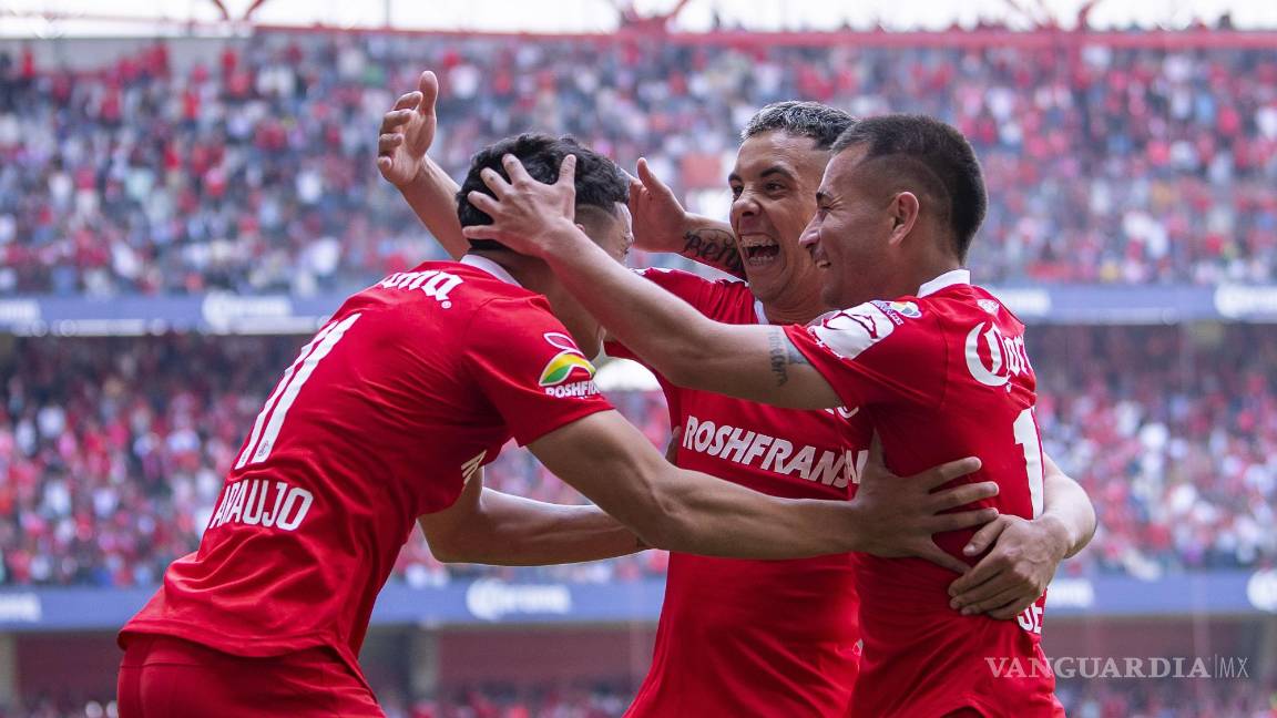 El Toluca hace leña del Cruz Azul y lo golea