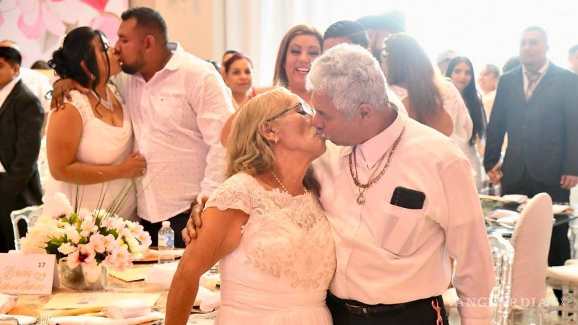 Se unieron en matrimonio 82 parejas en Bodas Comunitarias de Monclova