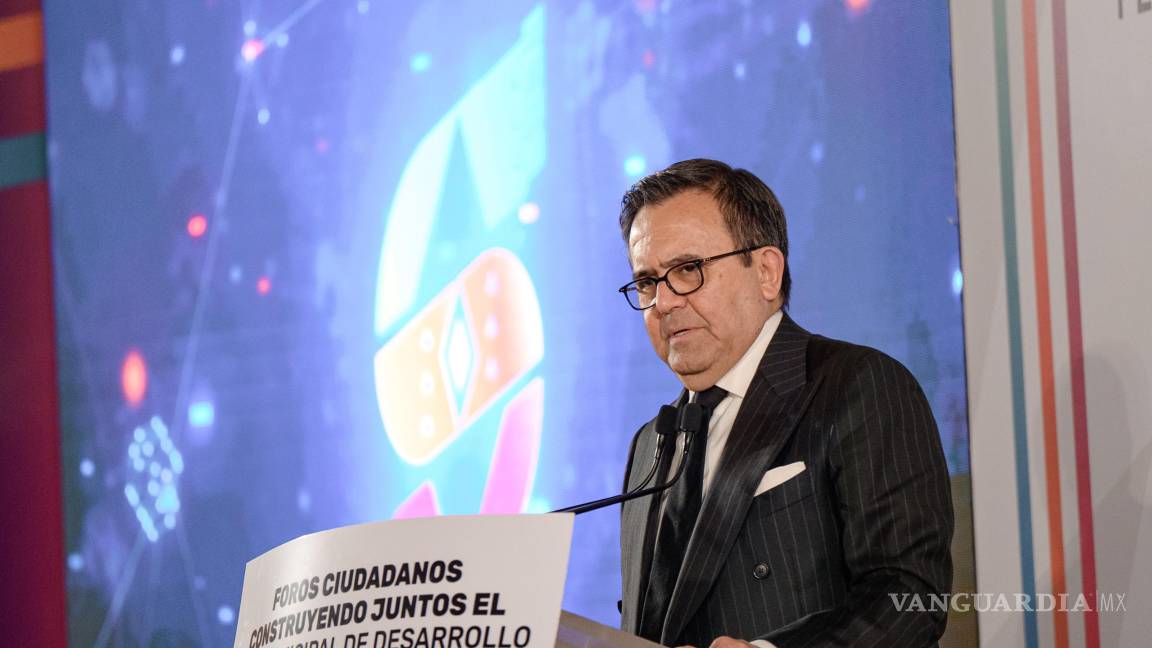 $!Ildefonso Guajardo abordó el foro Saltillo Competitivo.