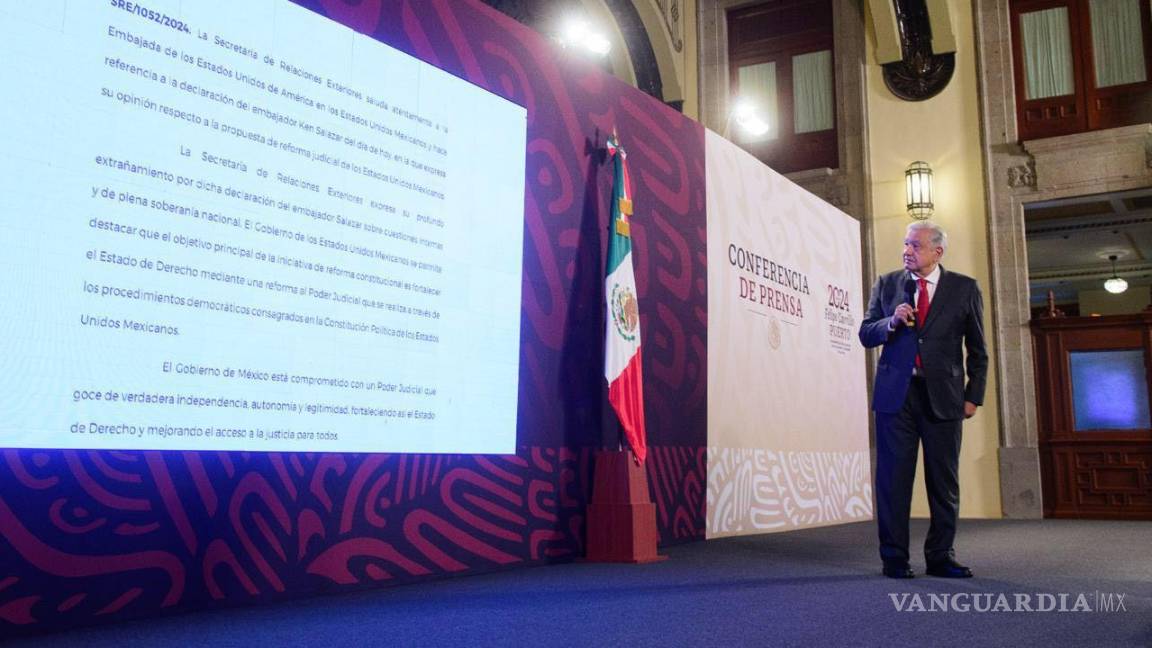 $!Siguiendo su estilo, el presidente López Obrador respondió a lo dicho por Estados Unidos señalando que son injerencistas.