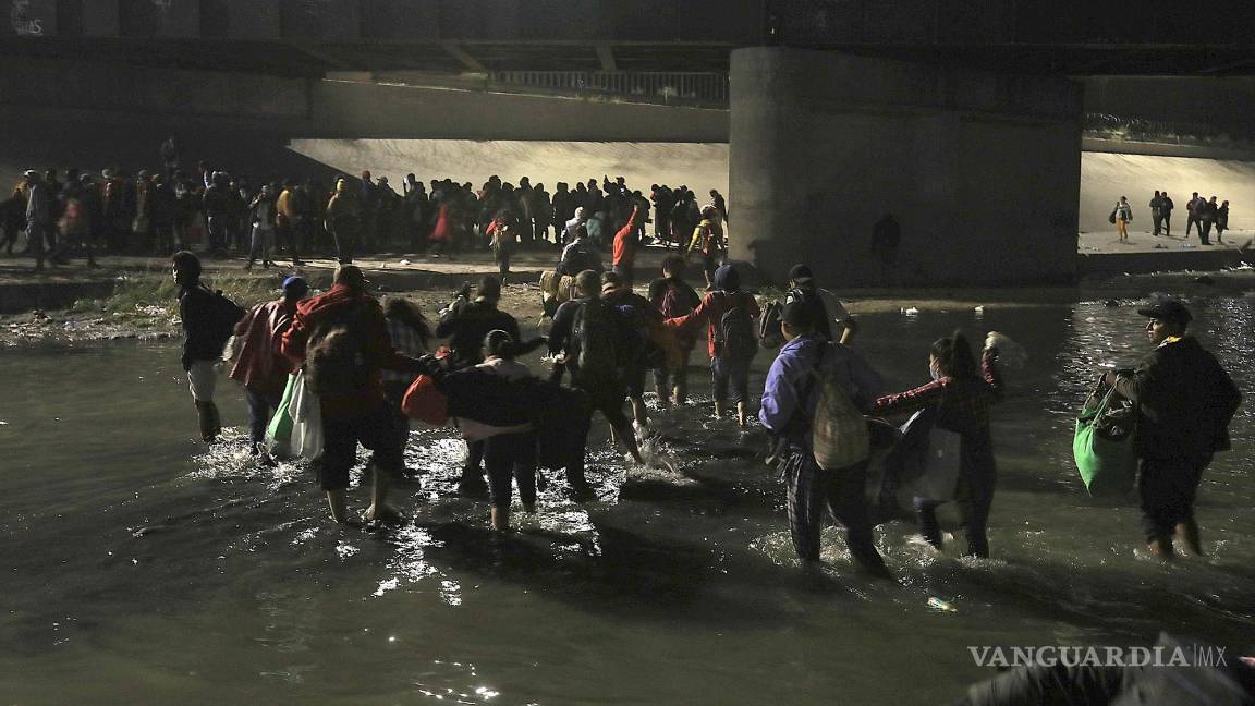 Más de 1,500 migrantes entran en grupo a EU, tras sufrir secuestro en México