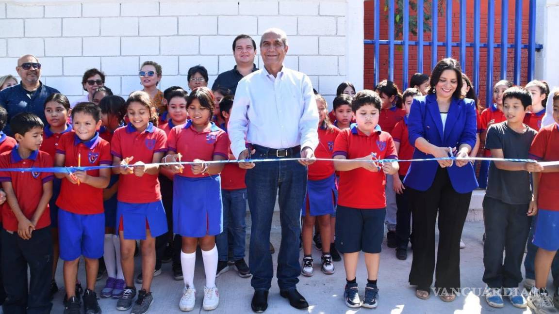 Alcalde entrega barda perimetral en primaria Leona Vicario, de Monclova