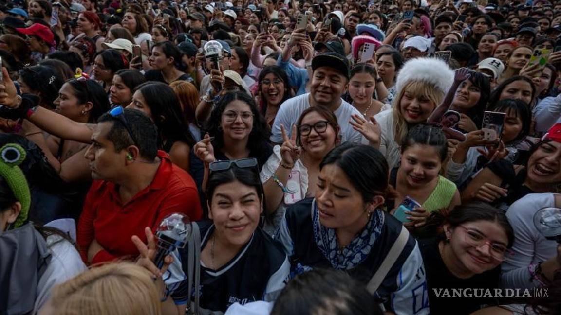$!Mon Laferte sorprende de rubia y los coreanos de Seventeen se apoderan del Festival Pa’l Norte