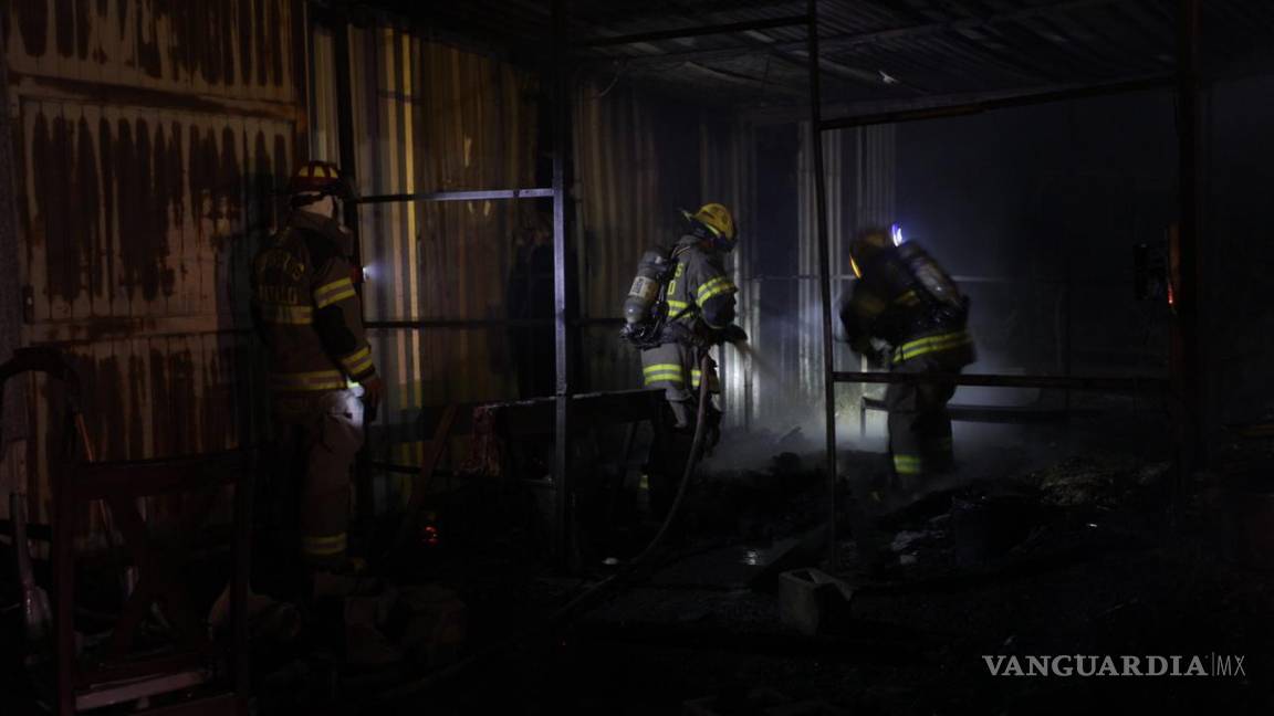 Bomberos de Saltillo sofocan dos incendios en menos de una hora