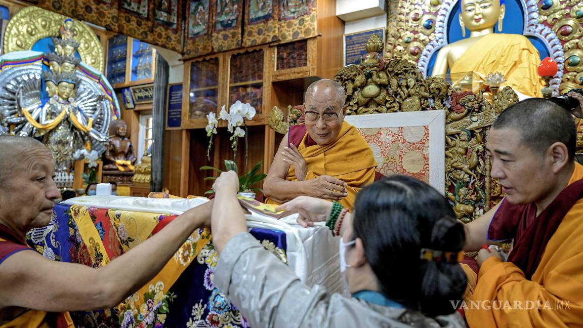 Desafía el Dalái Lama a China y la excluye de su proceso de sucesión