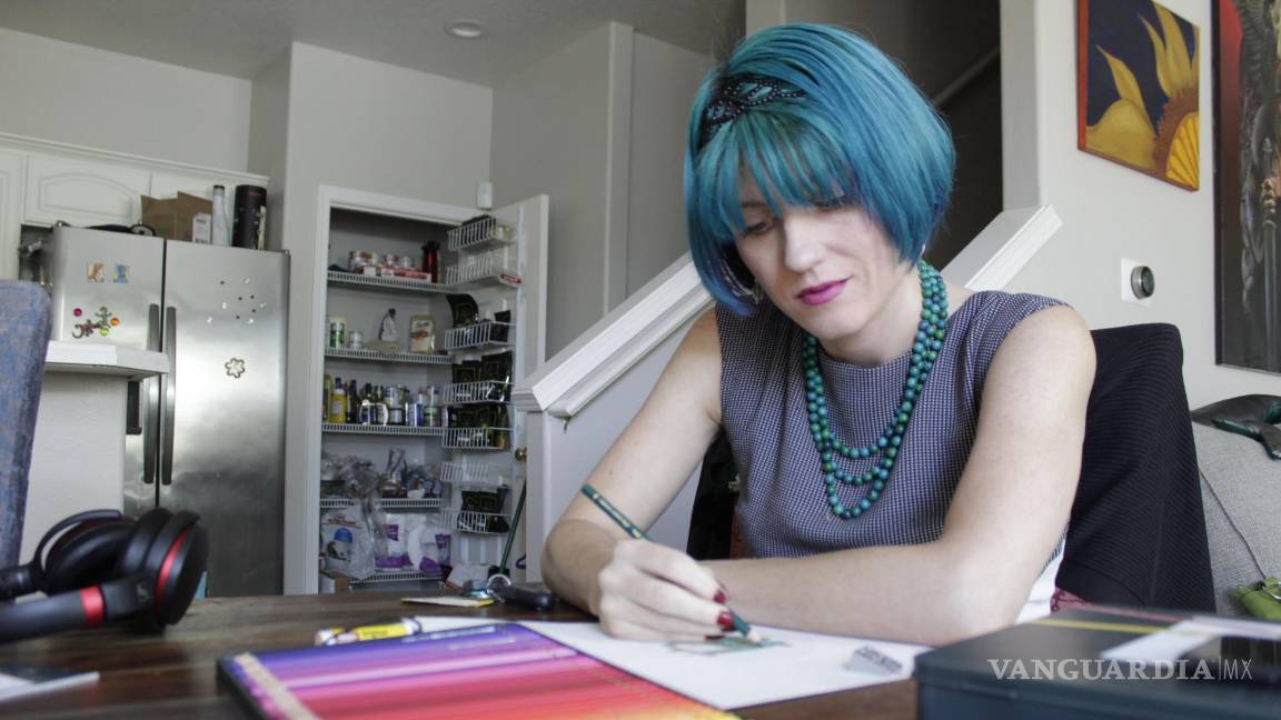 $!Lynn Hunt obtuvo entre 45,000 y 50,000 dólares en préstamos estudiantiles y recibió una beca Pell en su casa en Beaverton, Oregon.