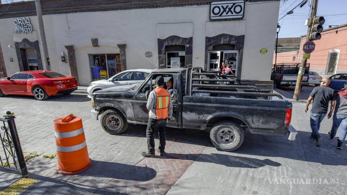 Se adueña de cuadra en la calle General Cepeda de Saltillo y la renta como estacionamiento