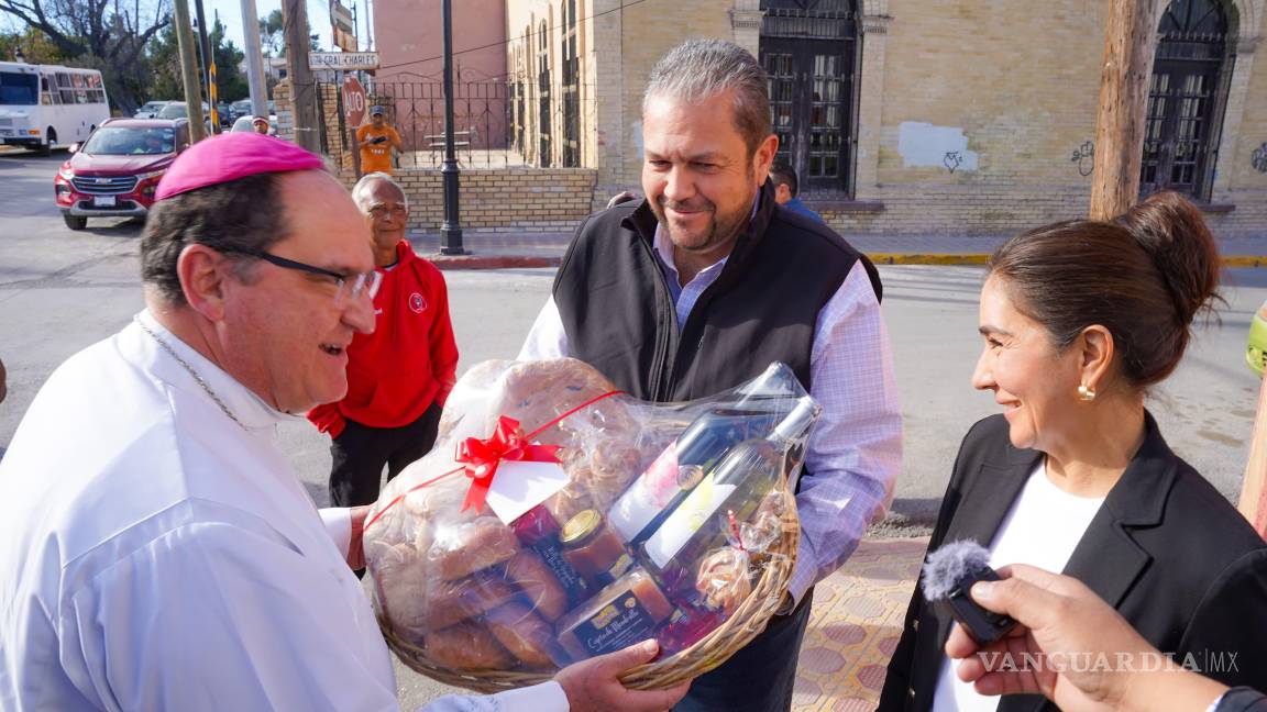 Ramos Arizpe recibe al Obispo de Saltillo en su recorrido pastoral por la ciudad