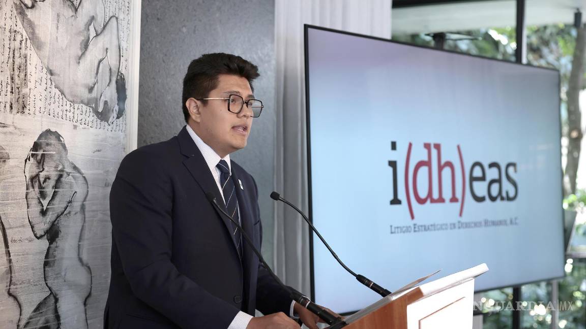 $!El representante legal de IDHEAS, Michel Cervantes, en la entrega del Premio Suizo de Derechos Humanos y Desarrollo Sostenible celebrado en Ciudad de México.