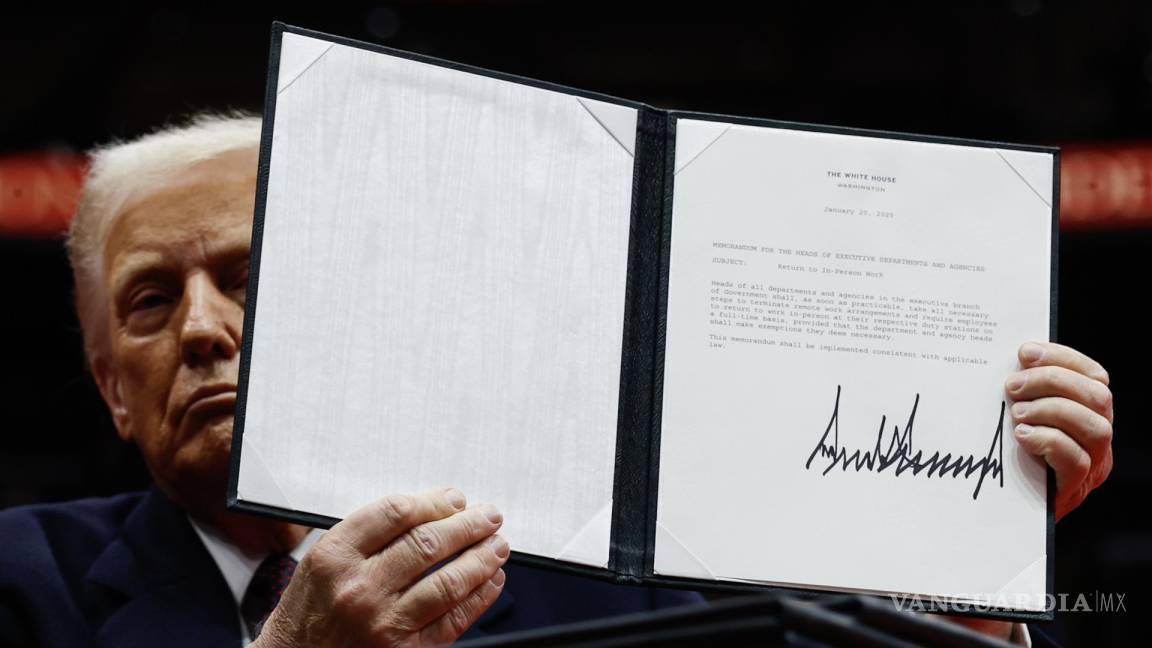 Firma Trump órdenes: liberará a asaltantes del Capitolio y retira a EU del Acuerdo de París