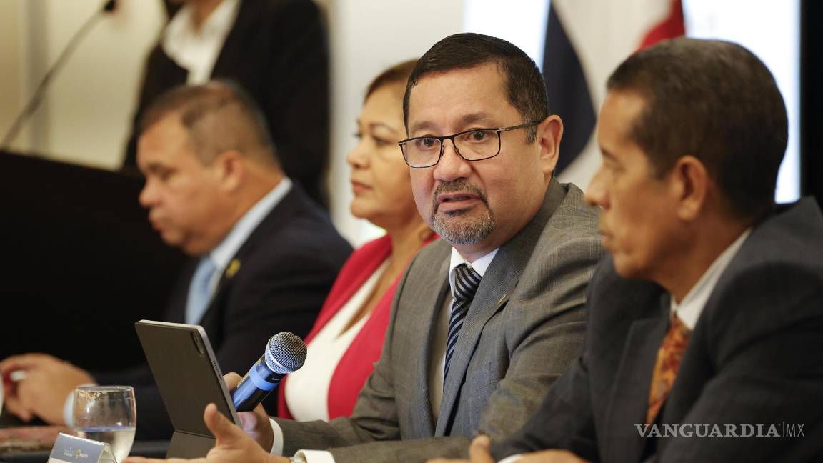 $!El director general del Servicio Nacional de Migración de Panamá, Roger Mójica Rivera. 300,549 migrantes cruzaro la jungla del Darién este 2024.