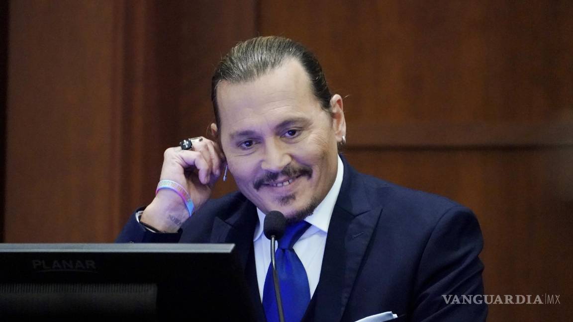 $!El actor Johnny Depp desaprobó las preguntas y comentarios del abogado de Heard.