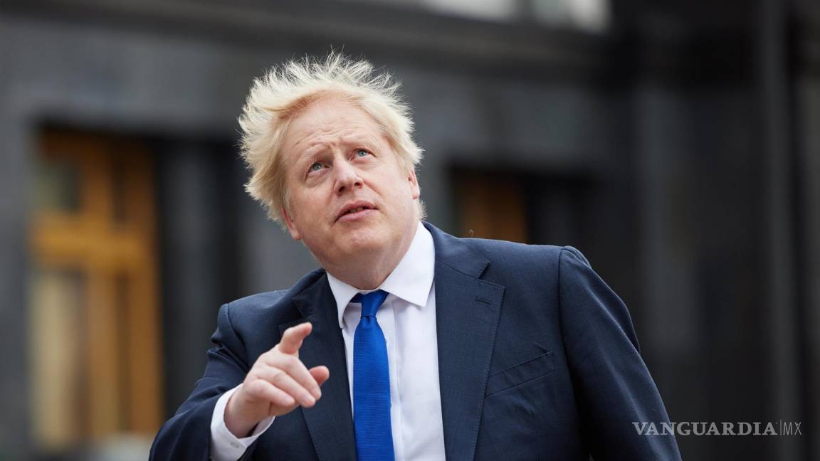 $!El primer ministro británico, Boris Johnson, se negó a dimitir después de ser multado por incumplir las normas de aislamiento social de su gobierno.