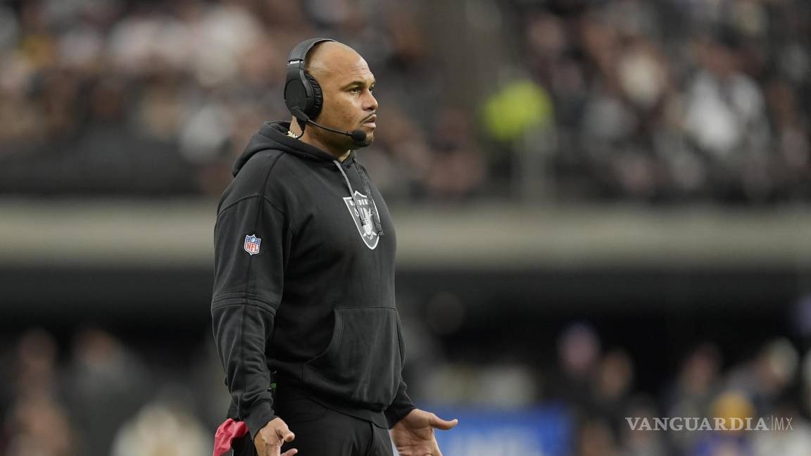 Despiden a Antonio Pierce como head coach de los Raiders de Las Vegas