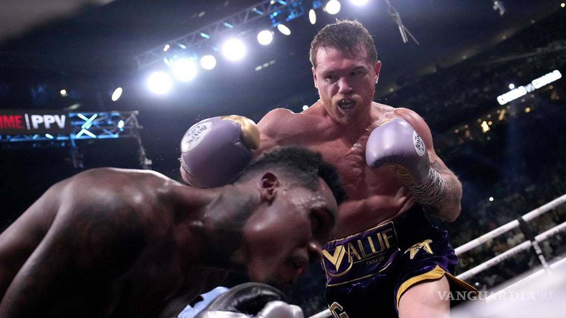 ¡Viva México! Se impone ‘Canelo’ a Charlo en Las Vegas