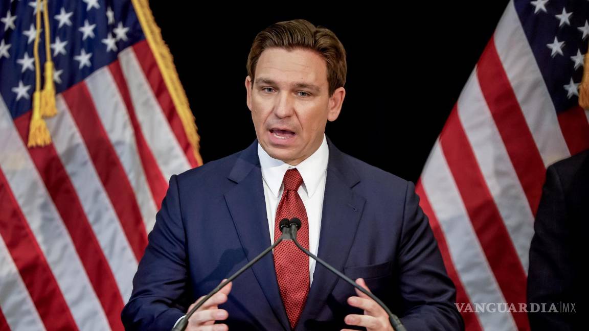 $!El candidato presidencial republicano y gobernador de Florida, Ron DeSantis, tras debatir con el gobernador demócrata de California, Gavin Newsom, en Alpharetta.