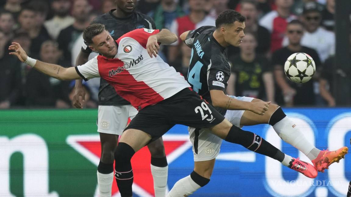 Trágico debut de Santi Giménez en Champions League: golea Bayer Leverkusen al Feyenoord