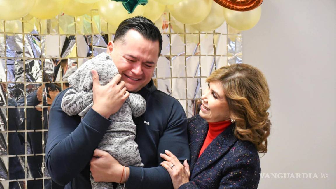 En Baja California, hombre se convierte en el primer papá soltero en adoptar bebé