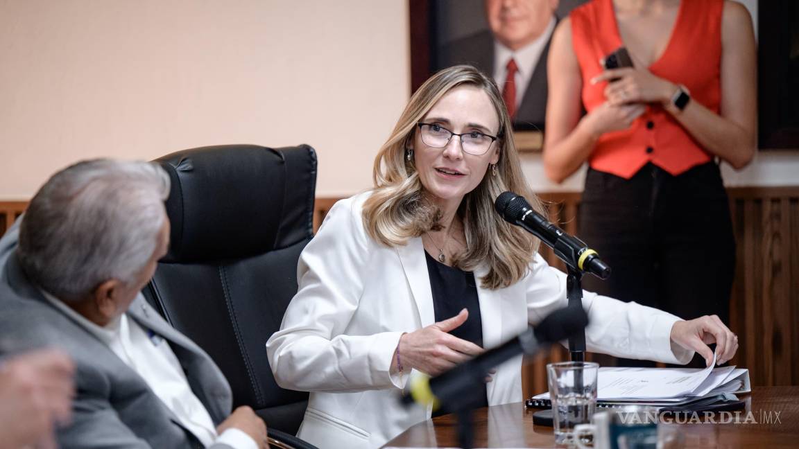 $!La contralora Patricia Peña Aguirre informó que se alcanzó el 100 % de cumplimiento en la declaración patrimonial de las y los funcionarios municipales.