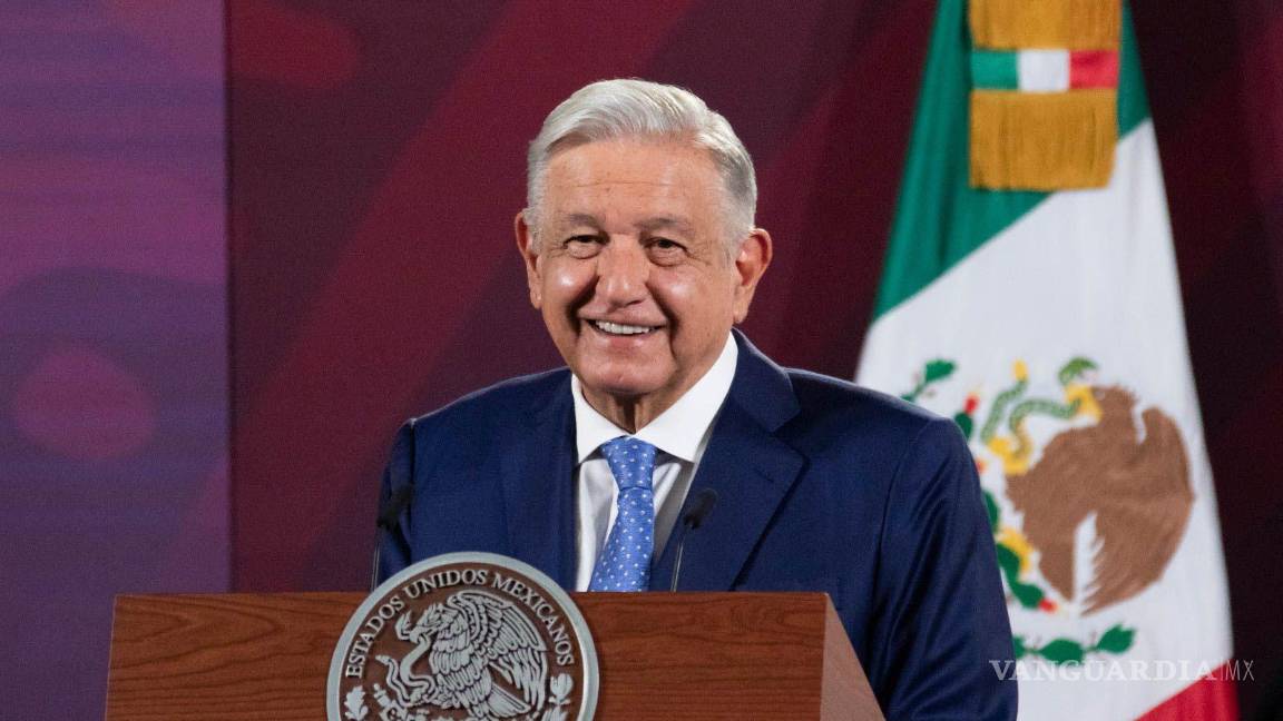 AMLO celebra que consejera presidenta del INE se baje el sueldo