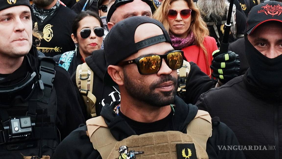 $!El líder de Proud Boys, Enrique Tarrio, durante una marcha hacia Freedom Plaza, en Washington.