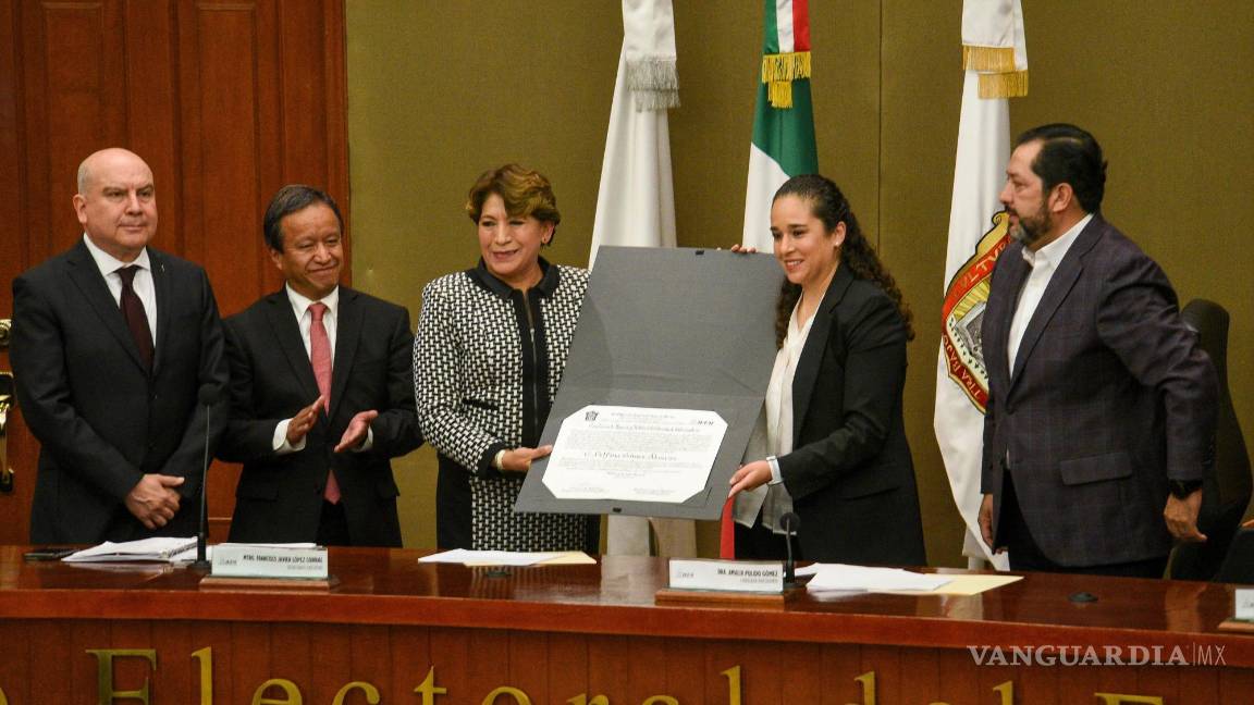 $!Delfina Gómez recibió su Constancia de Mayoría que la acredita como Gobernadora electa del Estado de México para el periodo 2023-2029 | Foto: Cuartoscuro