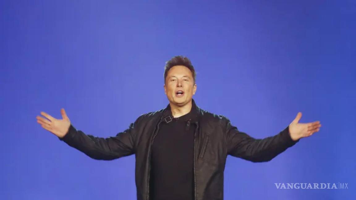 $!El CEO de Tesla, Elon Musk, presenta el Cybertruck en el estudio de diseño de Tesla el jueves 21 de noviembre de 2019, en Hawthorne, California.