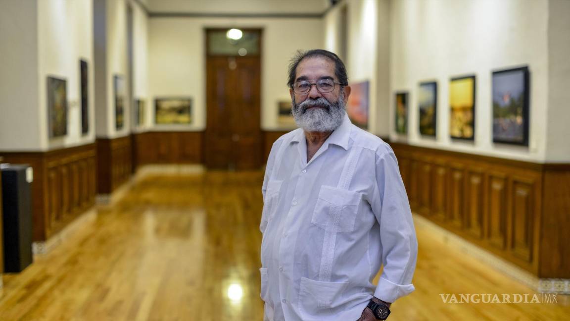 $!El artista también comparte en la exposición una muestra de sus versos.