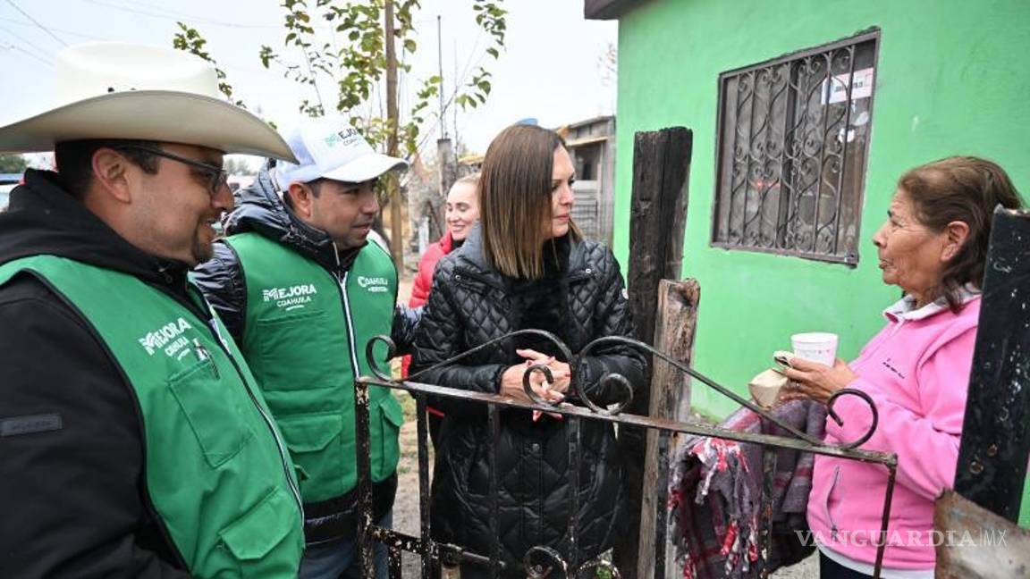 $!Equipos de Mejora Coahuila brindan atención médica y asistencia en la colonia Diana Laura para proteger a las familias de las bajas temperaturas.